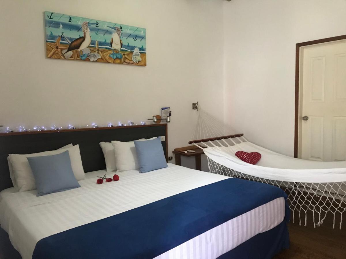 Capitan Max B&B Puerto Ayora  Exterior photo