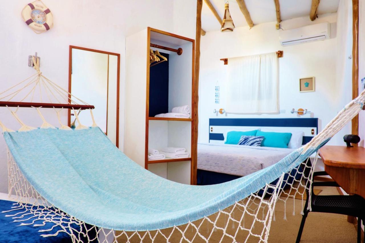 Capitan Max B&B Puerto Ayora  Exterior photo