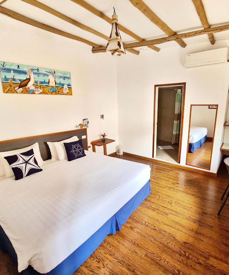 Capitan Max B&B Puerto Ayora  Exterior photo