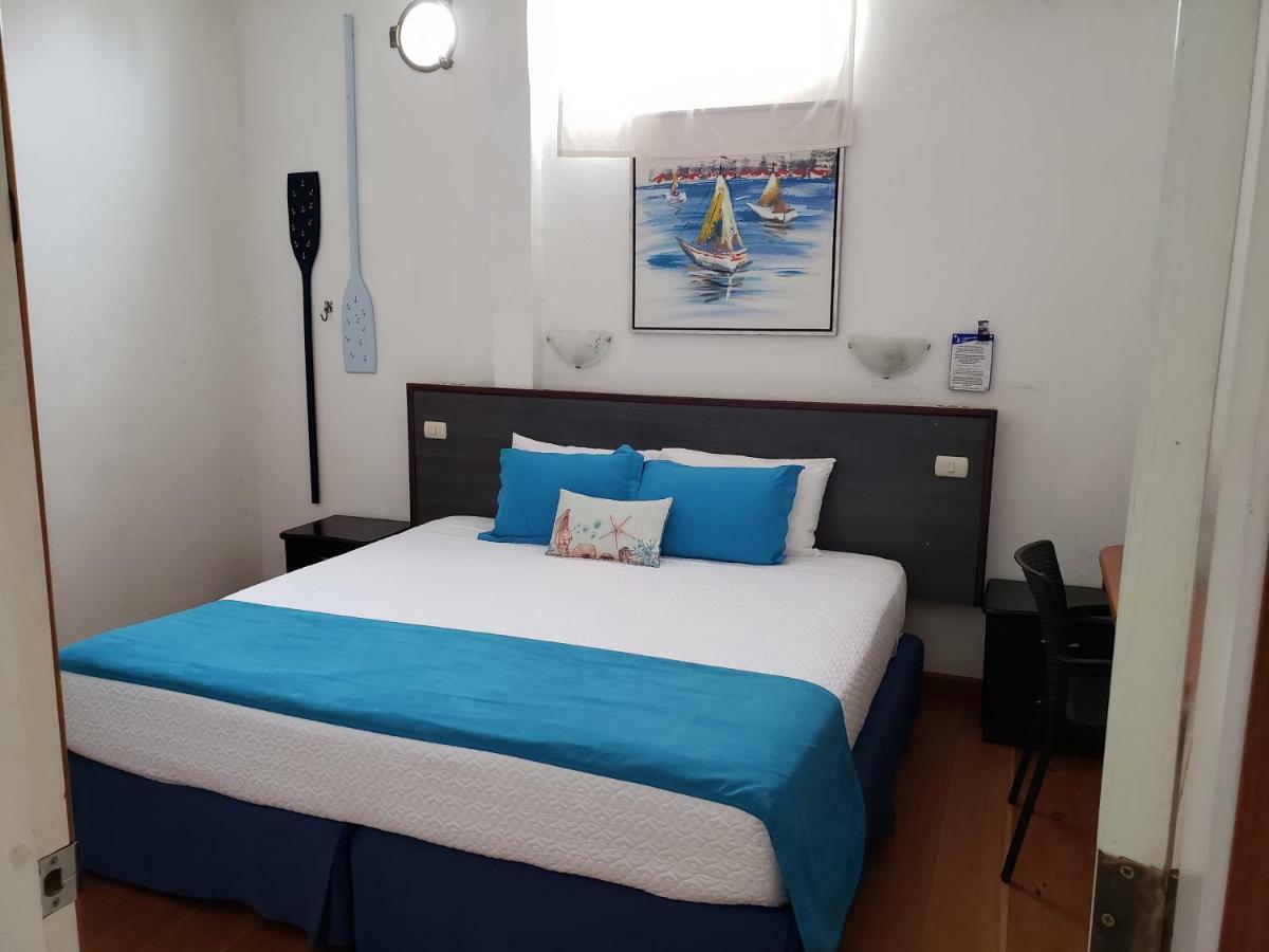 Capitan Max B&B Puerto Ayora  Exterior photo